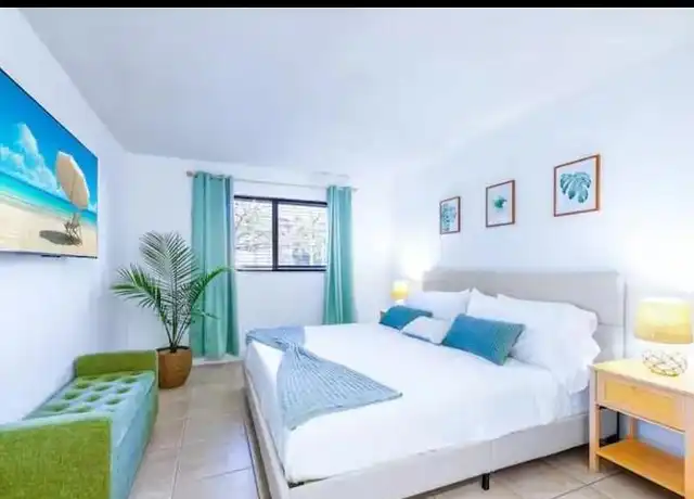 Property at 600 S Luna Ct, Hollywood, FL, 33021, 2 beds, 1 bath, [object Object]