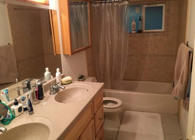 Photo of 2-1 81st Ave SE, Mercer Island, WA 98040
