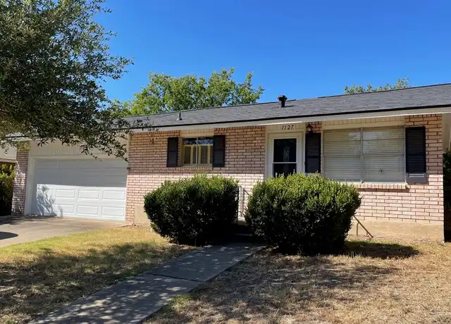 Property at 1127 Lake Dr, Kerrville, TX, 78028, 3 beds, 2 baths, [object Object]