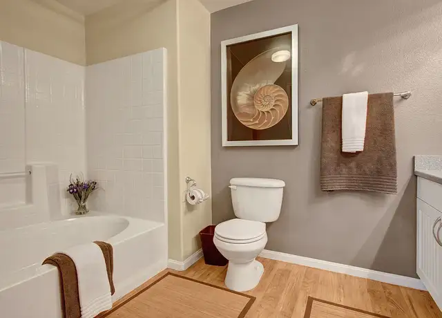 Photo of 2088 E Lakeshore Dr, Lake Elsinore, CA 92530
