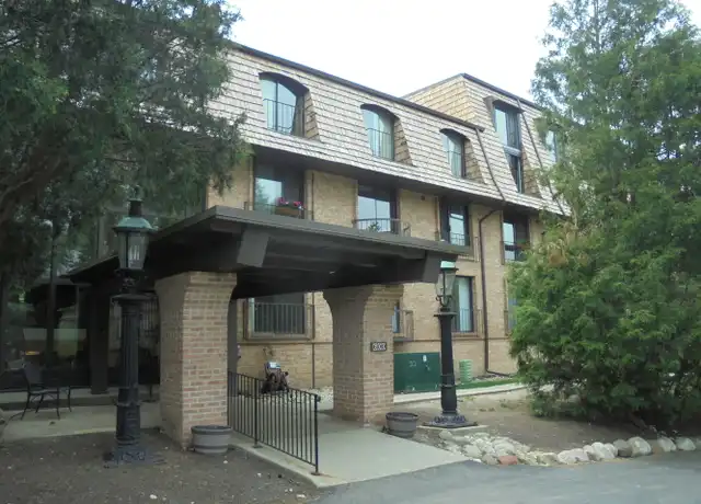 Property at 600 W Russell St #302, Barrington, IL, 60010, 2 beds, 1.5 baths, [object Object]