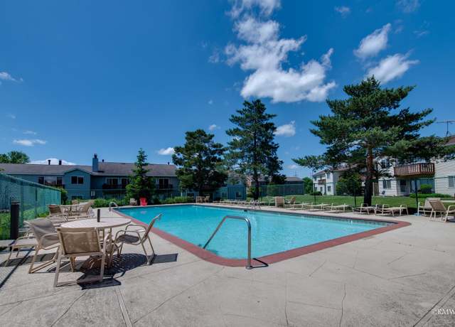 Photo of 310 Newport Ln Unit C2, Bartlett, IL 60103