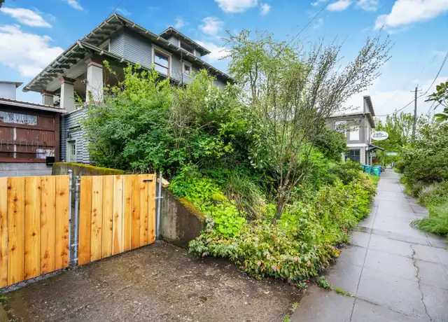Property at 718 NE Dekum St Unit B, Portland, OR, 97211, 2 beds, 1 bath, [object Object]