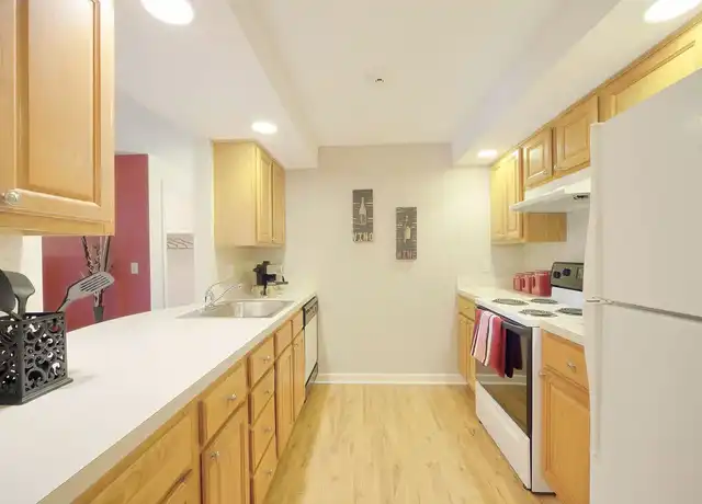 Property at Royal Crest Warwick Apartment Homes - 42 Cedar Pond Dr, Warwick, RI, 02886, 1 bed, 1 bath, [object Object]