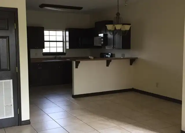 Property at 318 W Bustamante St Unit 1, Laredo, TX, 78041, 2 beds, 1 bath, [object Object]