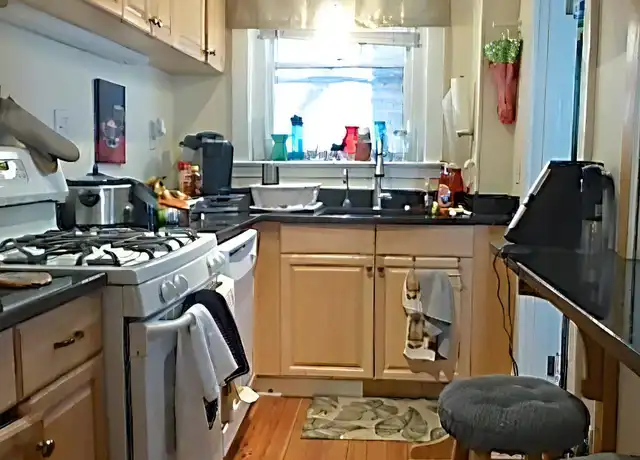 Property at 174 Winthrop Rd Unit 2, Brookline, MA, 02445, 3 beds, 1 bath, [object Object]