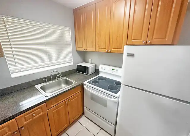Property at 1958 Liberty St Unit 7, Hollywood, FL, 33020, 1 bed, 1 bath, [object Object]
