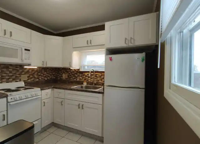 Property at 15-17 N Champlain St Unit 6, Burlington, VT, 05401, 1 bed, 1 bath, [object Object]