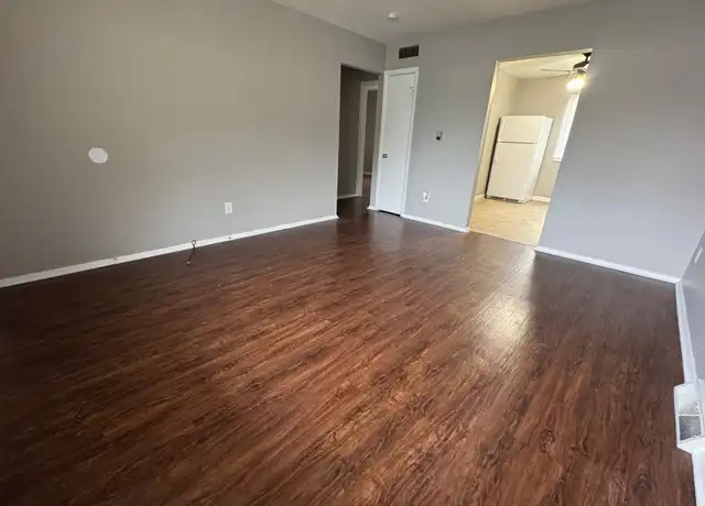 Property at Woodley Court Apartments - 3906 W Sylvania Ave, Toledo, OH, 43623, 2 beds, 1 bath, [object Object]