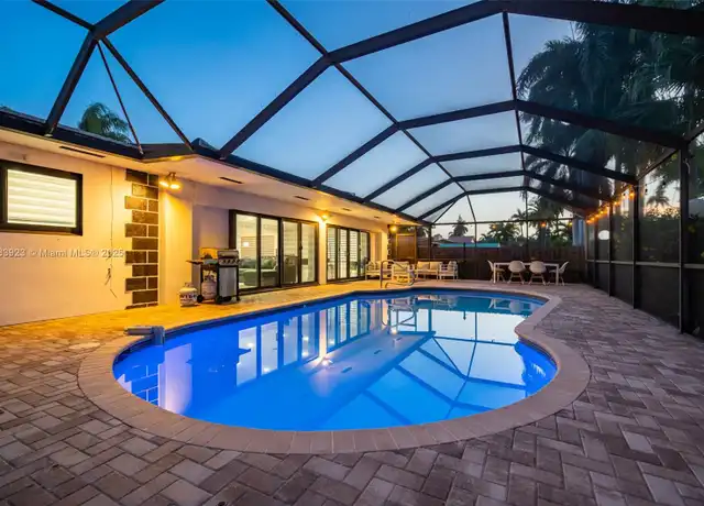 Property at 1141 N Northlake Dr, Hollywood, FL, 33019, 8 beds, 4 baths, [object Object]