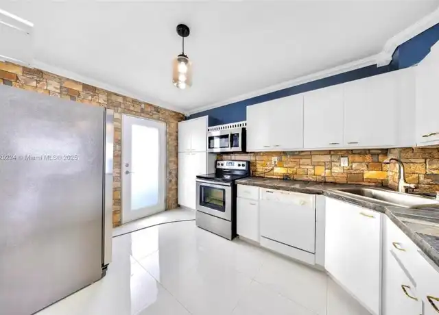 Property at 1175 NE Miami Gardens Dr, Miami, FL, 33179, 2 beds, 2 baths, [object Object]