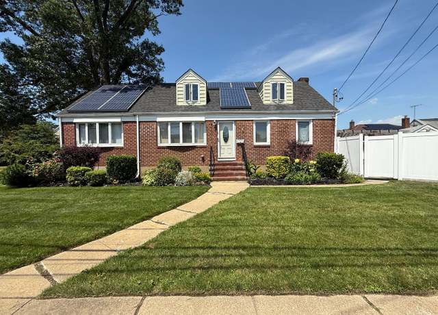Photo of 100 Newbold Ave, Valley Stream, NY 11580