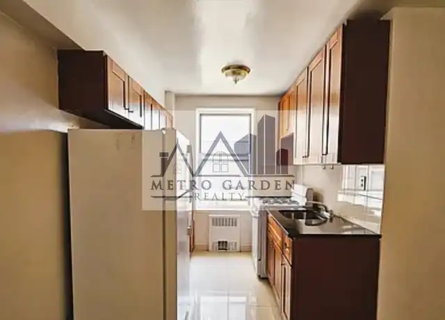 Property at 65-10 108th St Unit 2A, Forest Hills, NY, 11375, 2 beds, 1 bath, [object Object]