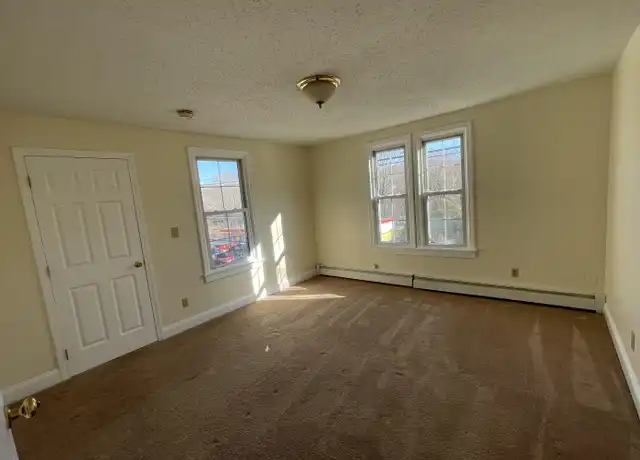 Property at 73-77 W Thames St Unit 73, Norwich, CT, 06360, 2 beds, 1 bath, [object Object]