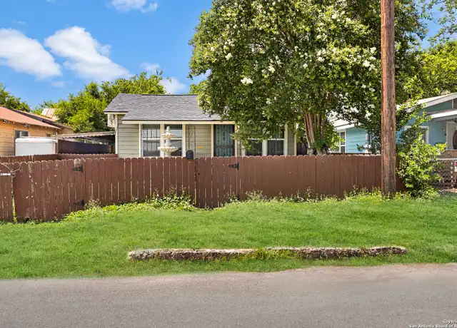 Property at 2214 W Laurel, San Antonio, TX, 78201, 2 beds, 1 bath, [object Object]