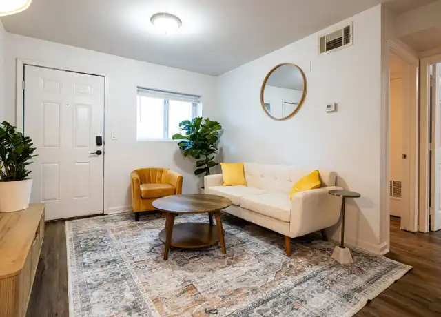 Property at 340 Dixie Hills Cir NW Unit B1, Atlanta, GA, 30314, 2 beds, 1 bath, [object Object]
