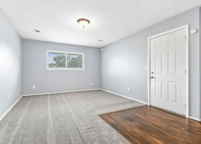 Property at Nice clean 2 bedroom apartment - 509 White City Blvd, Springfield, IL, 62703, 2 beds, 1 bath, [object Object]