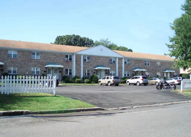 Property at 62 Lindstrom Rd Unit 62, Stamford, CT, 06902, 2 beds, 1.5 baths, [object Object]