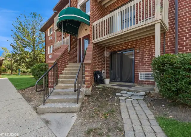 Property at 940 N Lakeside Dr Unit 1A, Vernon Hills, IL, 60061, 2 beds, 1 bath, [object Object]