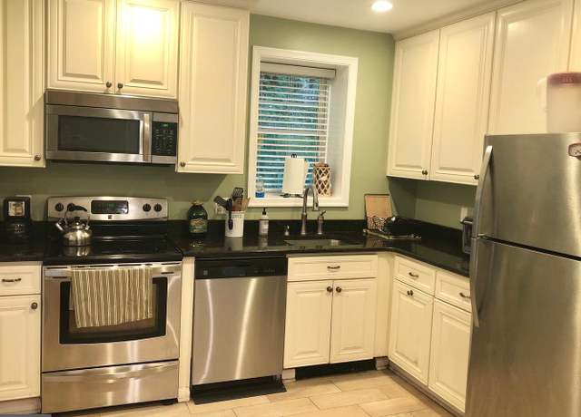 Photo of 332 Arbutus Dr, Edgewater, MD 21037