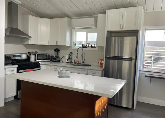 Property at 2558 F St, San Diego, CA, 92102, 1 bed, 1 bath, [object Object]
