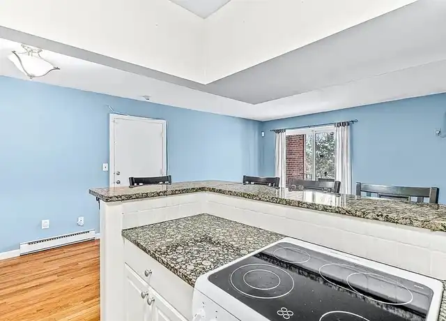 Property at 125 Grove St, West Roxbury, MA, 02132, 1 bed, 1 bath, [object Object]