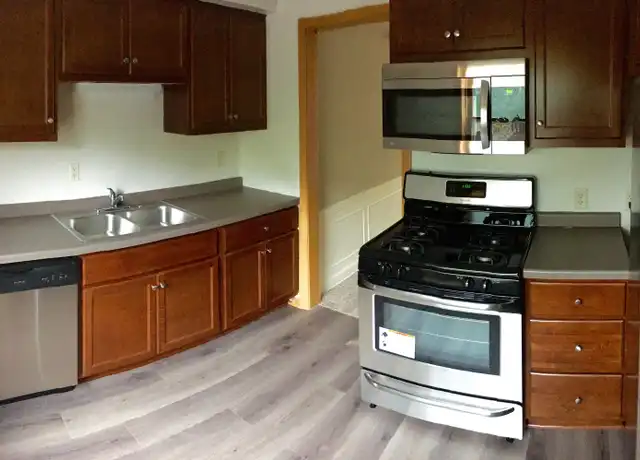 Property at 9030 W North Ave Unit 3, Wauwatosa, WI, 53226, 2 beds, 1 bath, [object Object]