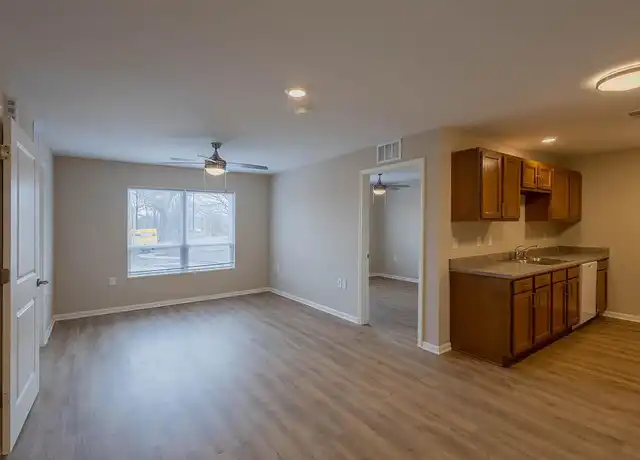 Property at Munson Crossing - 109 Brighton Blvd, Zanesville, OH, 43701, 1 bed, 1 bath, [object Object]