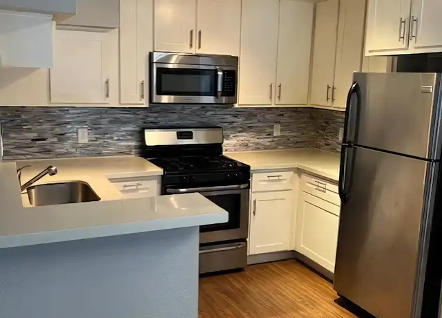 Property at 400 Westmoreland St Unit 8, Houston, TX, 77006, 2 beds, 1 bath, [object Object]