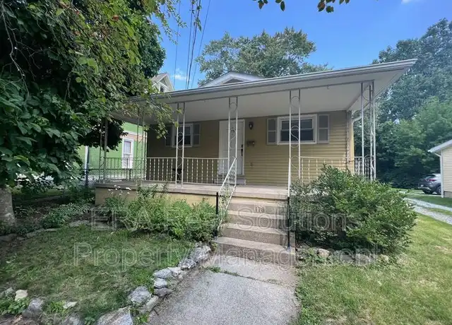 Property at 178 N Union St Unit B, Delaware, OH, 43015, 2 beds, 1 bath, [object Object]