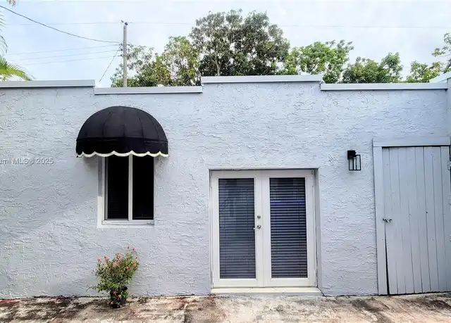 Property at 5620 SW 5th Ter Unit COTTAGE, Coral Gables, FL, 33134, 1 bed, 1 bath, [object Object]
