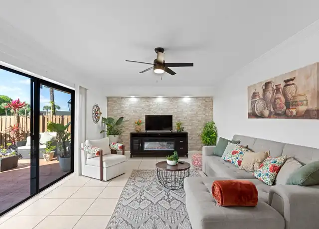 Property at 3904 39th Way, West Palm Beach, FL, 33407, 2 beds, 2.5 baths, [object Object]