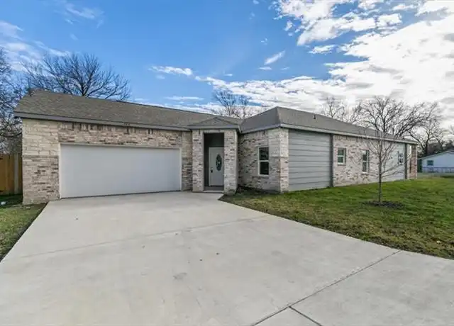 Property at 200 Avenue B Unit B, Ennis, TX, 75119, 4 beds, 3 baths, [object Object]