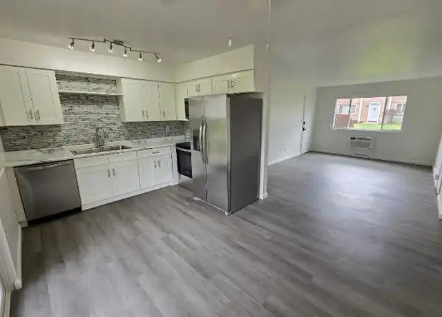 Property at 4709 Fishcreek Rd, Stow, OH, 44224, 2 beds, 1 bath, [object Object]