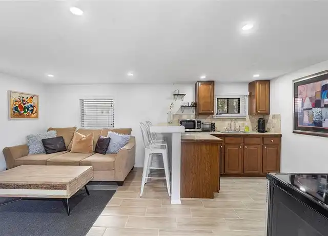 Property at 25 NE 19th Ave, Pompano Beach, FL, 33060, 1 bed, 1 bath, [object Object]