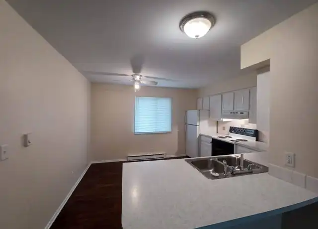 Property at 604 Saint Louis Ave Unit 604-207D, Rockford, IL, 61104, 2 beds, 1 bath, [object Object]
