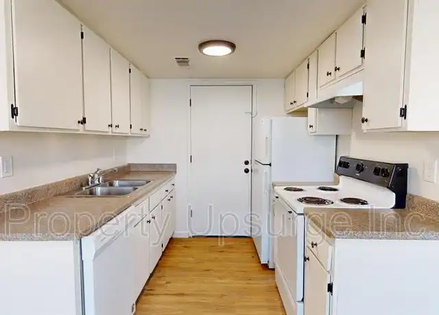 Property at 4400 Dogwood Ln Unit D, Redding, CA, 96003, 1 bed, 1 bath, [object Object]