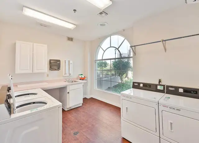 Photo of 480 S El Camino Real, Encinitas, CA 92024
