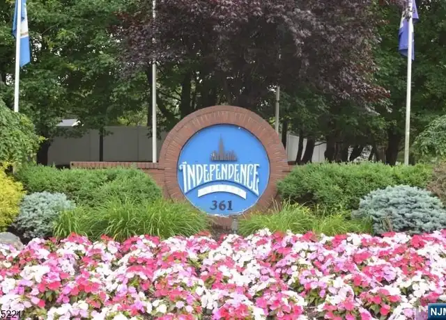 Property at 406 Smith Ct Unit R406, Edgewater, NJ, 07020, 2 beds, 2 baths, [object Object]