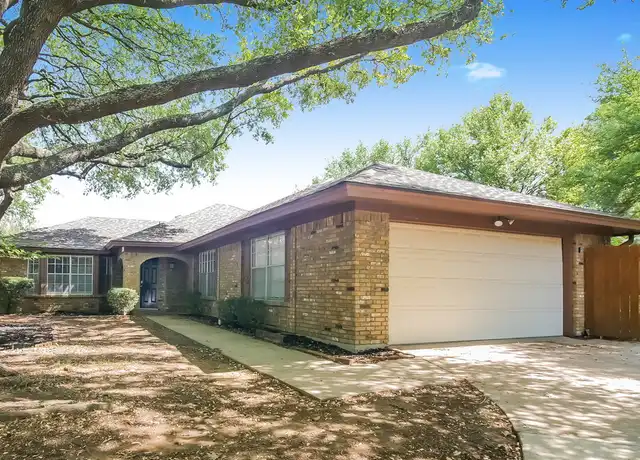 Property at 709 NW Renfro St, Burleson, TX, 76028, 3 beds, 2 baths, [object Object]