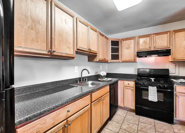 Photo of 374 N Summit Ave, Gaithersburg, MD 20877