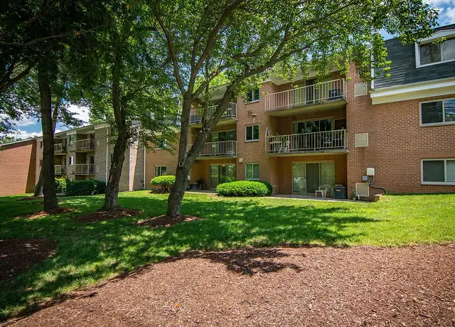 Photo of 374 N Summit Ave, Gaithersburg, MD 20877