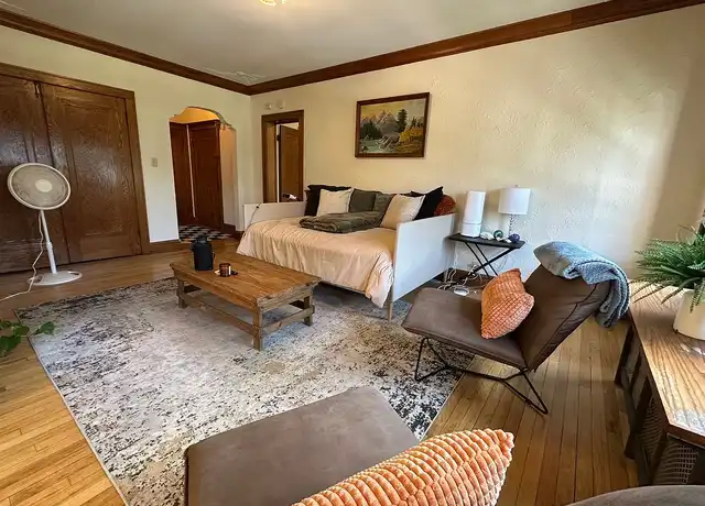 Property at 1628 Franklin - 1628 N Franklin Pl, Milwaukee, WI, 53202, 1 bed, 1 bath, [object Object]
