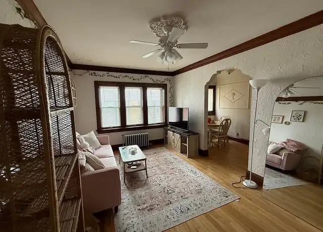 Property at 1628 Franklin - 1628 N Franklin Pl, Milwaukee, WI, 53202, 0-1 beds, 1 bath, [object Object]
