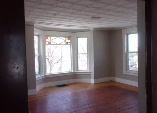 Property at 7 Elliott St Unit 1, Laconia, NH, 03246, 2 beds, 1 bath, [object Object]