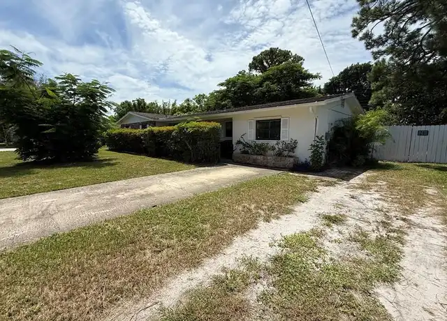 Property at 1002 SE 15th Ct, Stuart, FL, 34996, 4 beds, 2 baths, [object Object]