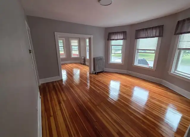 Property at 318 Summer St Unit 1, Bridgewater, MA, 02324, 3 beds, 1 bath, [object Object]