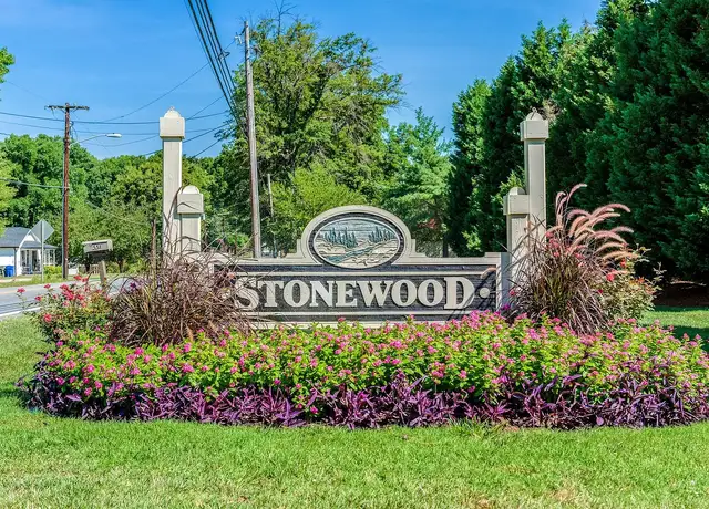 Photo of 445 Stonewood Dr, Mooresville, NC 28115