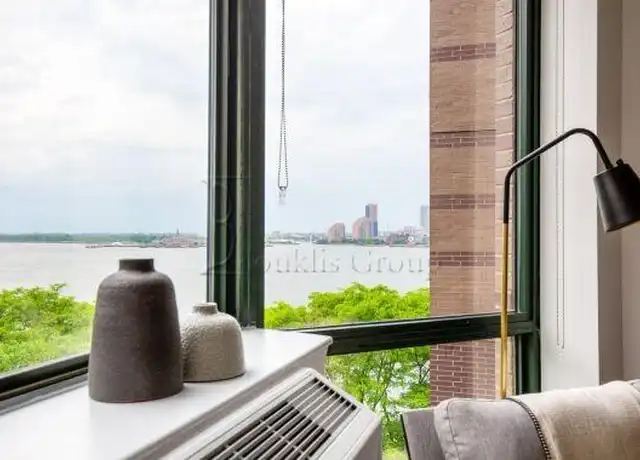 Property at 70 Battery Pl Unit 8L, New York, NY, 10280, 3 beds, 2 baths, [object Object]