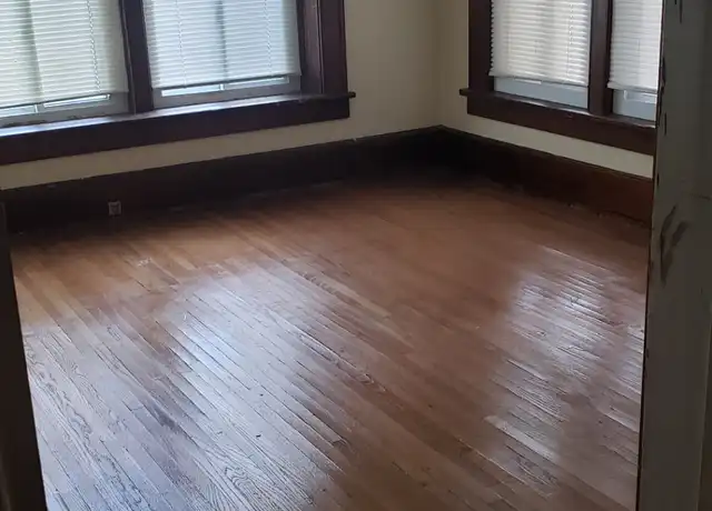 Property at 814 W 4th St #1, Waterloo, IA, 50702, 2 beds, 1 bath, [object Object]